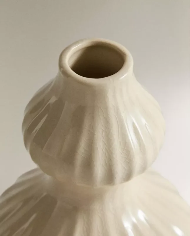 JARRÓN PEQUEÑO CERÁMICA ESMALTADA RAYAS en Beige - Jarrones, Uruguay | Zara Home, vista 3