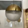 Luminaria colgante globo blanco y dorado gde en Blanco - Lámparas colgantes, Uruguay | FMB, vista 1 de 4