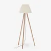 Lámpara de pie Benicarlo de madera de caucho con acabado natural y beige en Beige - Lámparas de pie, Uruguay | Kavehome, vista 1 de 7
