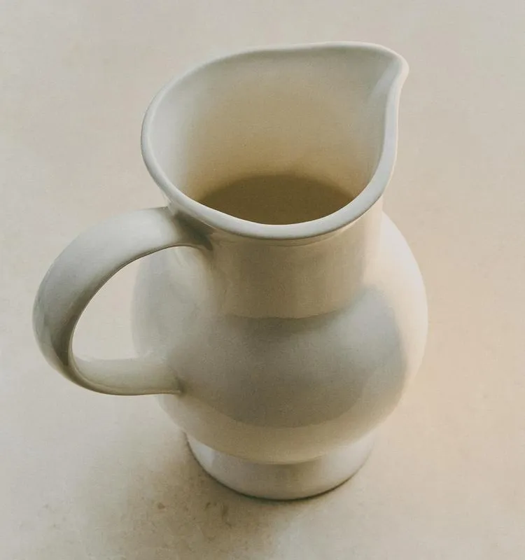 JARRA DECORATIVA CERÁMICA CREMA en Blanco - Jarrones, Uruguay | Zara Home