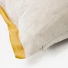 Almohadón Suerta 100% lino beige - y mostaza 45 x 45 cm en Amarillo - Textiles, Uruguay | Kavehome, vista 5 de 5