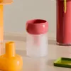 Jarrón Kelse de vidrio transparente y rosa 19 cm en Rosa - Jarrones, Uruguay | Kavehome, vista 2 de 4