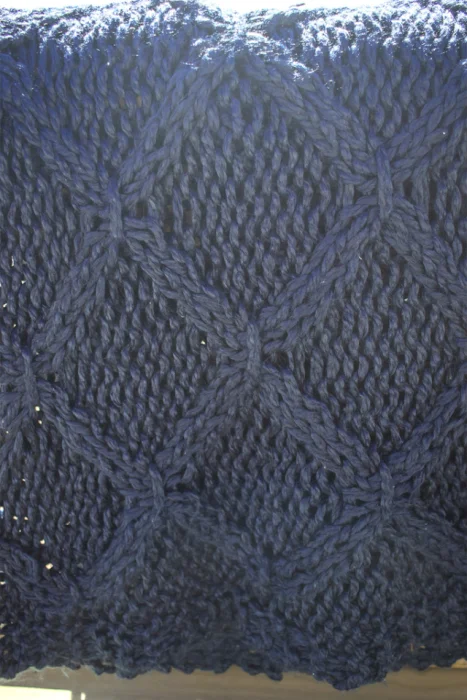 THROW TEJIDO A MANO ACRILICO DIAMOND KNIT AZUL MARINO en Azul - Textiles, Uruguay | Sentido Jose Ignacio