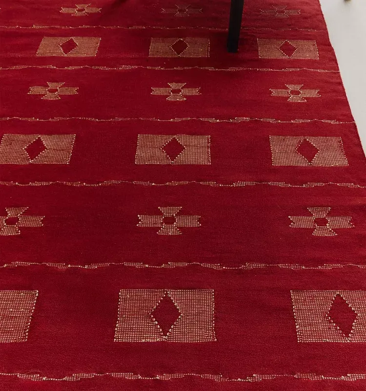 ALFOMBRA LANA Y RAFIA ESTAMPADO GEOMÉTRICO en Rojo - Alfombras, Uruguay | Zara Home