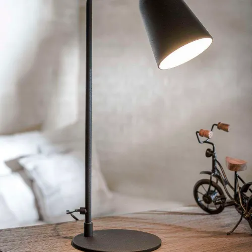 LAMPARA DE MESA VIK - BLACK en Negro - Lámparas de mesa, Uruguay | La Iberica