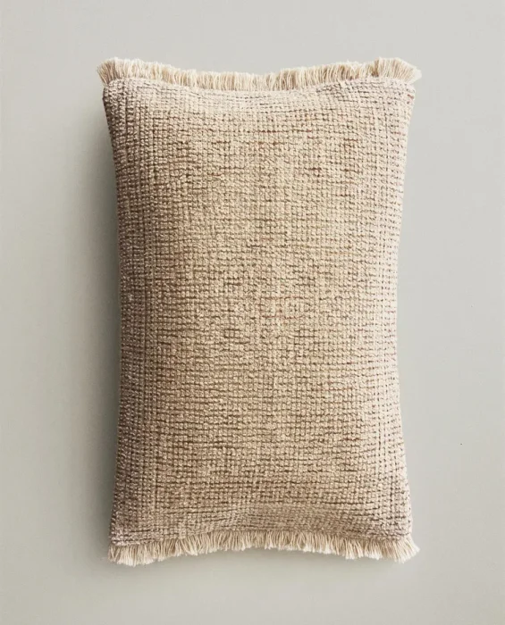 FUNDA COJÍN FLECOS en Beige - Textiles, Uruguay | Zara Home