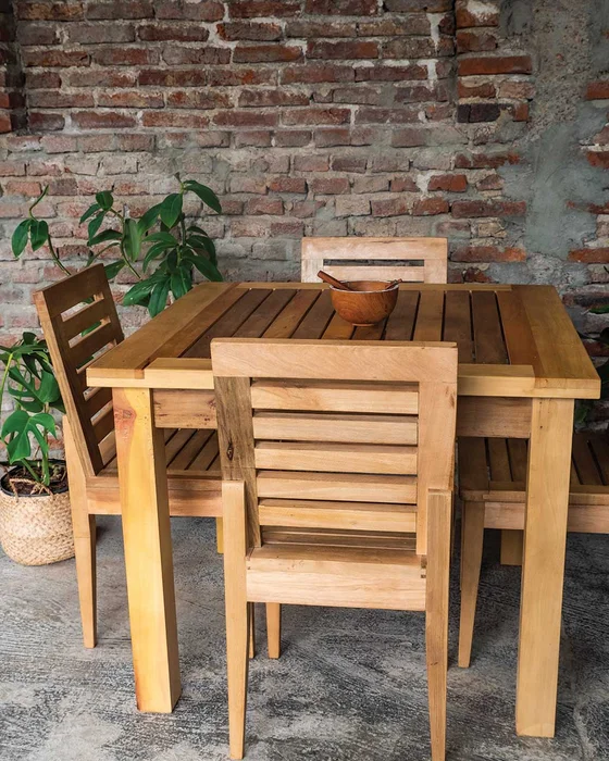 MESA INTERIOR/EXTERIOR ILHABELA 100x100 en Madera natural - Mesas de comedor, Uruguay | Fundamento Muebles