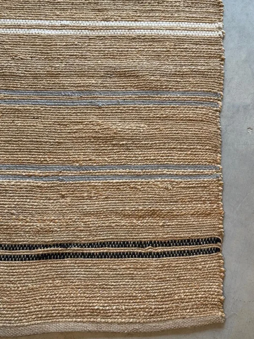 ALFOMBRA YUTE PROMO NATURAL RAYAS BLANCO &amp; GRIS &amp; NEGRO en Marrón - Alfombras, Uruguay | Masinfinito Casa, vista 2