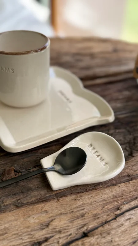 Kit desayuno con vaso de cerámica, apoya cucharas, plato y cucharita en Beige - Decoración, Uruguay | Dreams On Time, vista 35