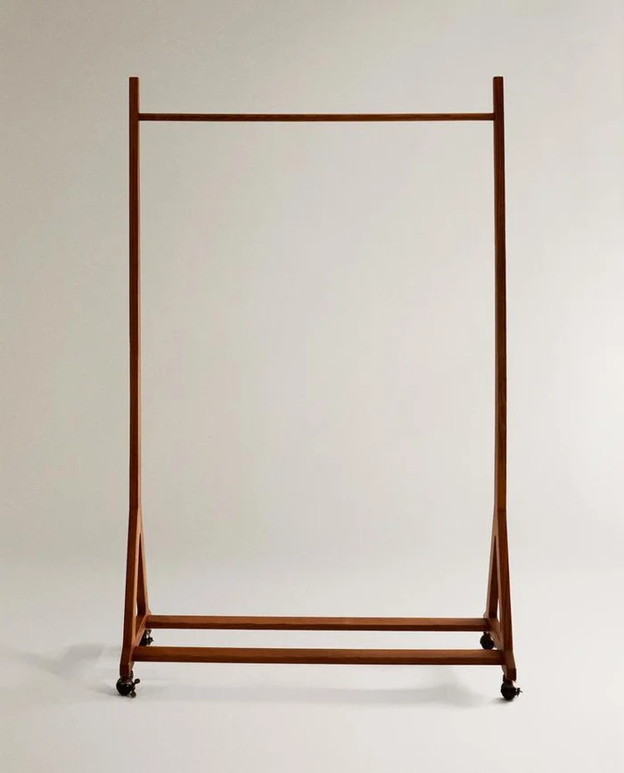 BURRO ROPA MADERA FRESNO en Madera natural - Cómodas, Uruguay | Zara Home, vista 2