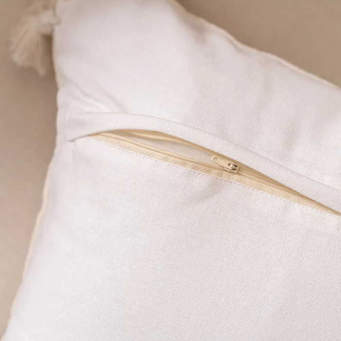Funda de Almohadón con Tufted de Rombos y Borlas - Textiles, Uruguay | Arredo, vista 3