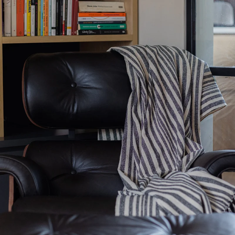 Manta para sillon y cama algodón Rayas Taupe - 180 x 130 cm - Textiles, Uruguay | Buho Store, vista 3