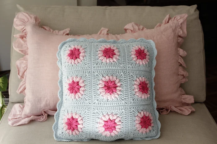 almohadón august en Rosa - Textiles, Uruguay | Proyecto Forma, vista 2