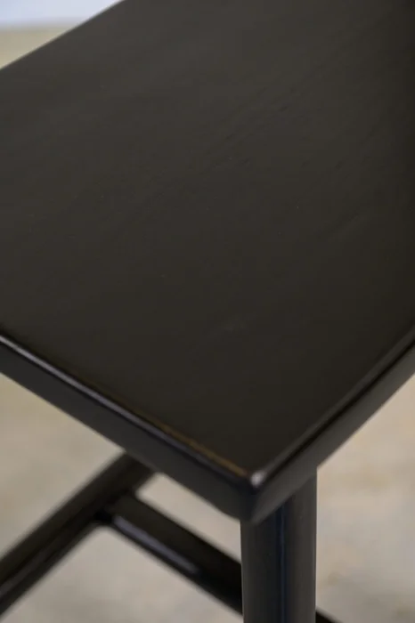 Banqueta de barra sin respaldo en madera teca negra - Butacas, banquetas y puffs, Uruguay | Entrecasa, vista 3