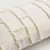 Funda de cojín amarilla Verion con detalle geométrico bordado 30 x 50 cm en Beige - Textiles, Uruguay | Kavehome, vista 4 de 4