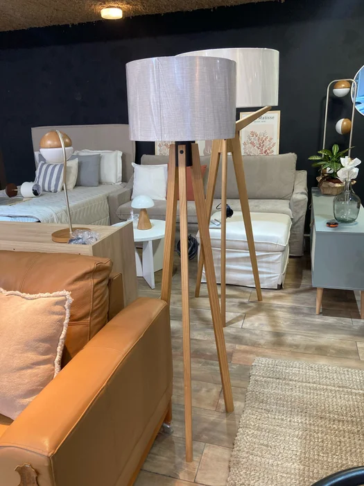 Lámpara de Pie Apollo con Pantalla Lino Beige en Madera natural - Lámparas de pie, Uruguay | Berna home, vista 2