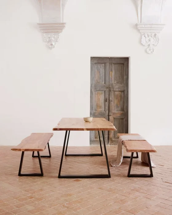 Mesa Alaia - 160 x 90 cm madera maciza de acacia patas de acero acabado negro en Madera natural - Mesas de comedor, Uruguay | Kavehome, vista 3