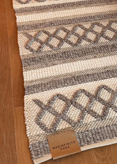 ALFOMBRA LANA BORDADA FRANJAS NATURAL TAUPE en Multicolor - Alfombras, Uruguay | Masinfinito Casa
