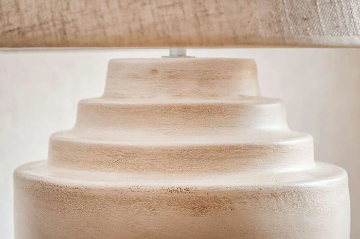 LAMPARA JARRON ARENA en Beige - Lámparas de mesa, Uruguay | La Iberica, vista 3