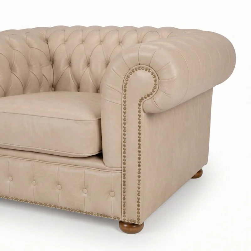 Sofá Chesterfield Novo - Cuero Básico - 1 cuerpo - Arena - (Preventa) en Beige - Sillones y sofás, Uruguay | Nyr, vista 3