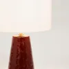 Lámpara de mesa Drava de cerámica granate y pantalla de algodón en Blanco - Lámparas de mesa, Uruguay | Kavehome, vista 6 de 7