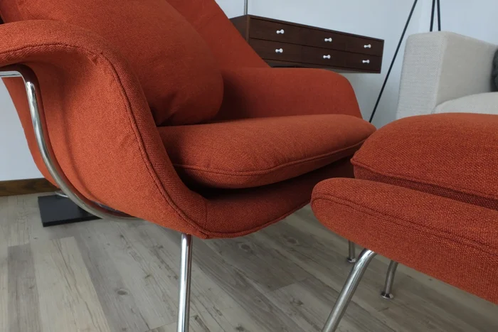 Womb Chair | Eero Saarinen en Rojo - Butacas, banquetas y puffs, Uruguay | Mad for Modern, vista 2