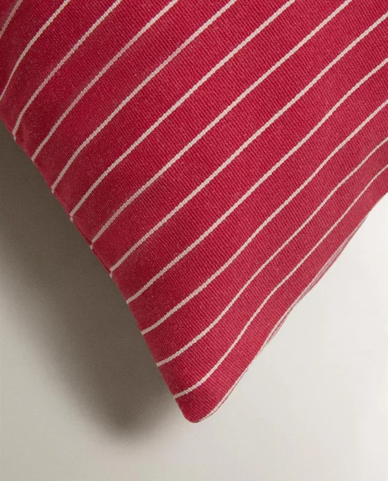 FUNDA COJÍN ALGODÓN RAYAS | KATHARINE POLE en Rojo - Textiles, Uruguay | Zara Home, vista 3