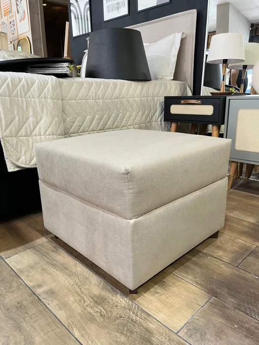 Puff Monaco - Beige en Madera natural - Sillones y sofás, Uruguay | Berna home, vista 2