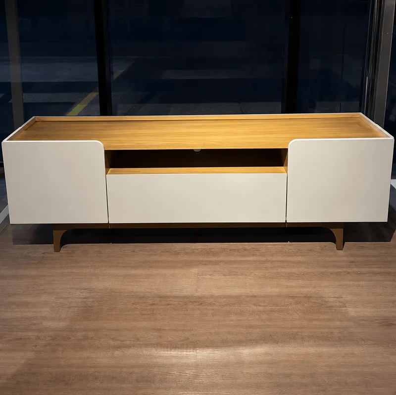 Rack para tv Orlando 180cm Patas en madera maciza en Beige - Muebles para TV, Uruguay | Balton, vista 3