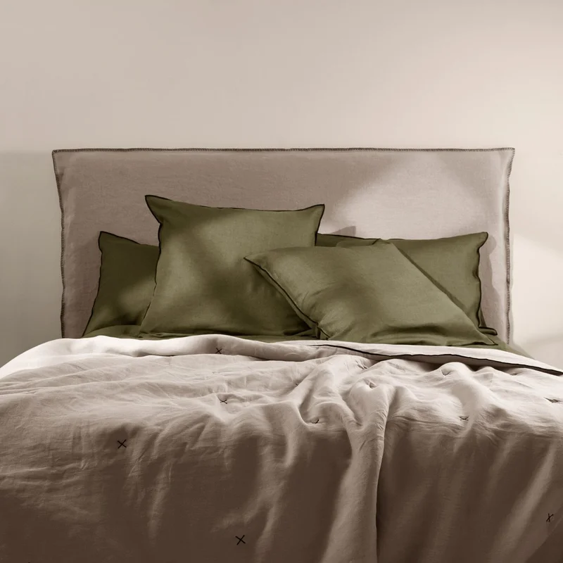 Respaldo con funda con vivos pestaña en Blanco - Dormitorio, Uruguay | Pieza Clave, vista 22