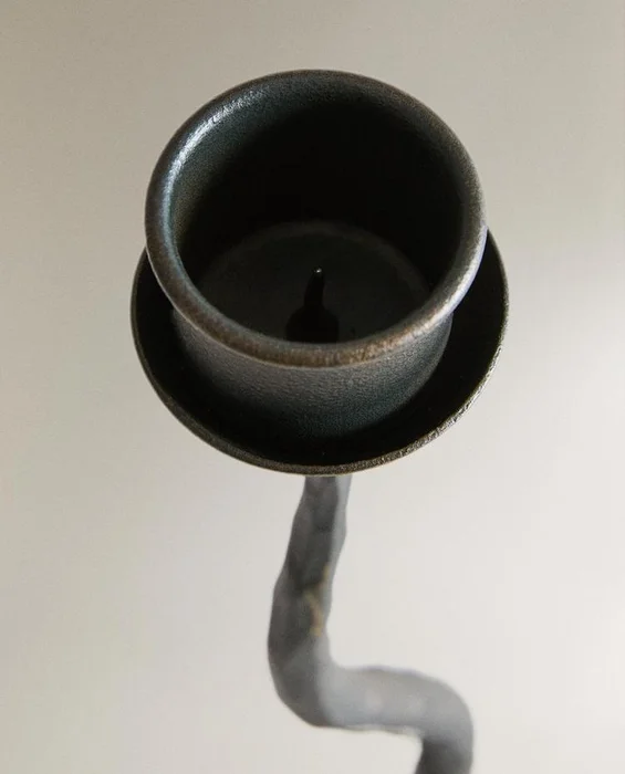 CANDELABRO HIERRO ONDULADO en Negro - Velas y Portavelas, Uruguay | Zara Home, vista 4
