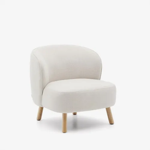 Butaca Ulit de chenilla - beige y patas de madera maciza haya acabado natural en Beige - Butacas, banquetas y puffs, Uruguay | Kavehome