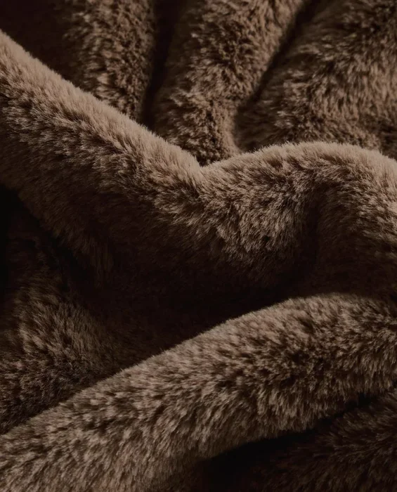MANTA PELO DOBLE FAZ en Marrón - Textiles, Uruguay | Zara Home, vista 2