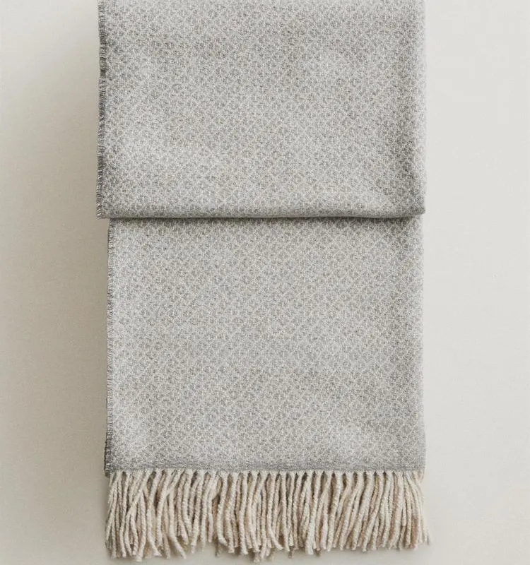 MANTA ESTRUCTURA ROMBOS en Gris - Textiles, Uruguay | Zara Home