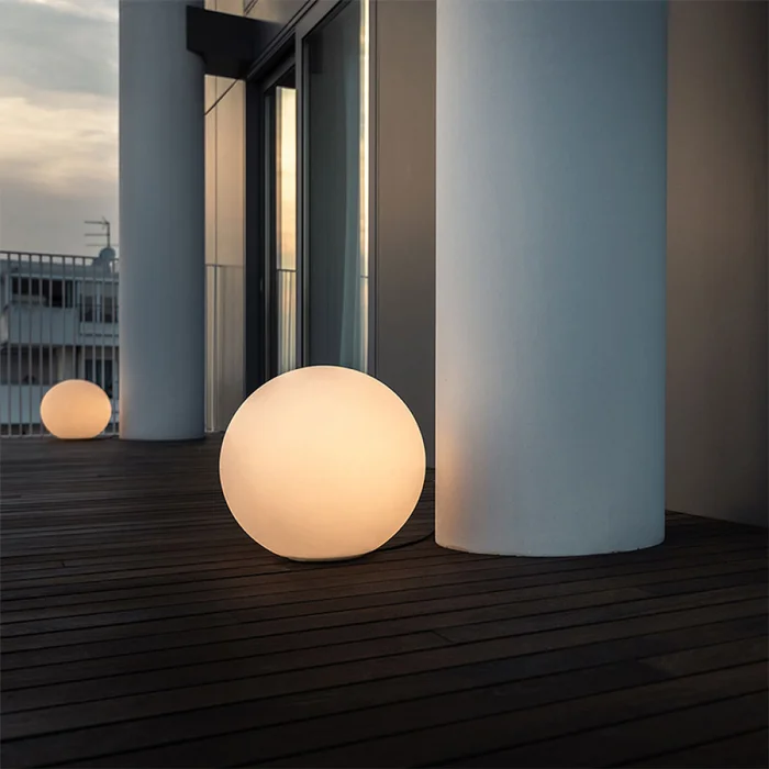 Luminaria de Exterior Garden Ball Big IP44 en Blanco - Lámparas de pie, Uruguay | Serlux, vista 2