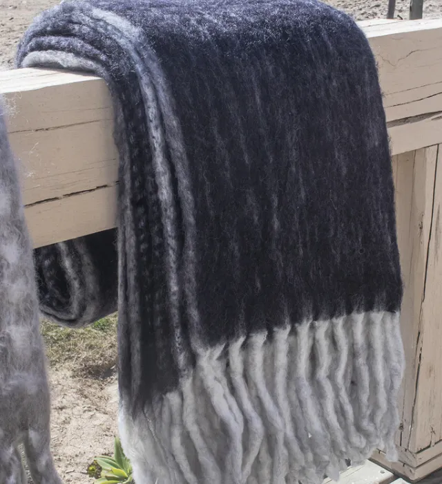THROW BLEND LANA Y MOHAIR NEGRO en Negro, Uruguay | Sentido Jose Ignacio