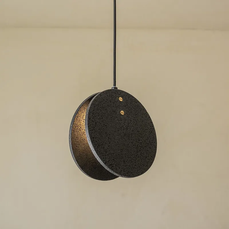 Lámpara de techo Travertino Black en Negro - Lámparas colgantes, Uruguay | De Arcos