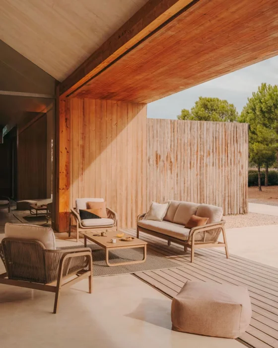 Set Vellana sofá 3 plazas, 2 sillones y mesa centro madera maciza acacia FSC 100% cuerda b en Beige, Blanco, Natural - Sillones y sofás, Uruguay | Kavehome, vista 2