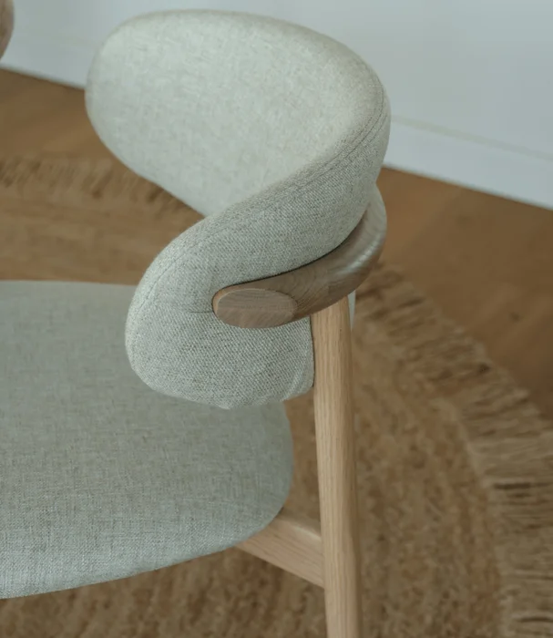 SILLA HERNAN ROBLE Y TELA en Beige - Sillas, Uruguay | Más Infinito Casa, vista 2