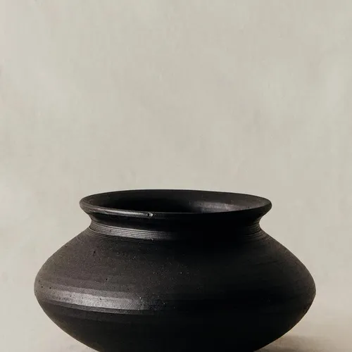 JARRÓN DECORATIVO OVALADO en Negro - Jarrones, Uruguay | Zara Home