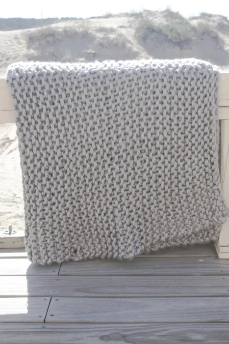 THROW TEJIDO A MANO ACRILICO CHECK KNIT GRIS en Gris - Textiles, Uruguay | Sentido Jose Ignacio, vista 2