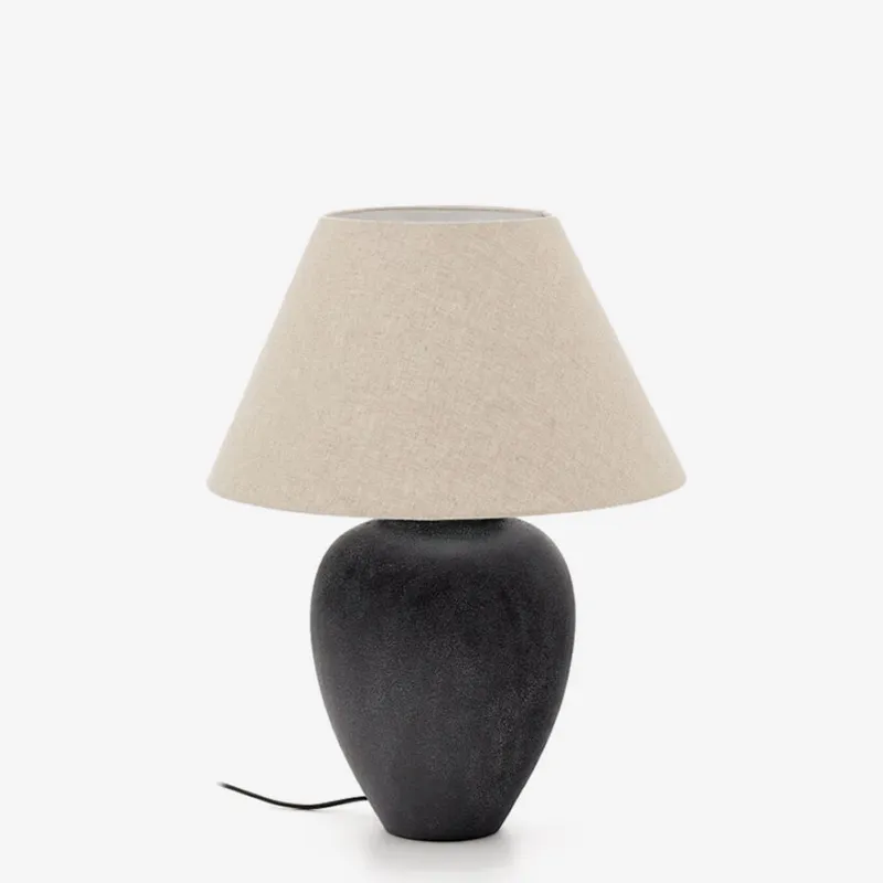 Lámpara de mesa Mercadal de cerámica con acabado negro en Negro - Lámparas de mesa, Uruguay | Kavehome