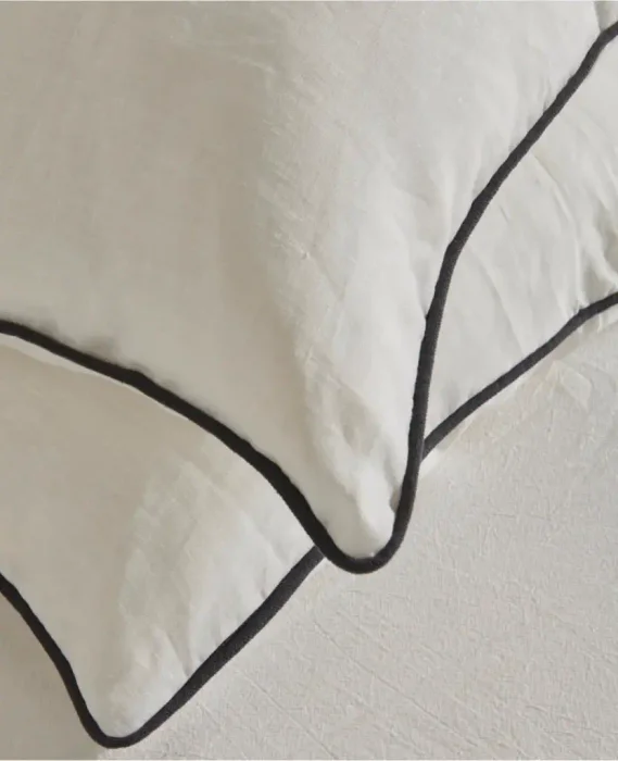 Almohadón con vivo combinado - Textiles, Uruguay | Decilo con Alma