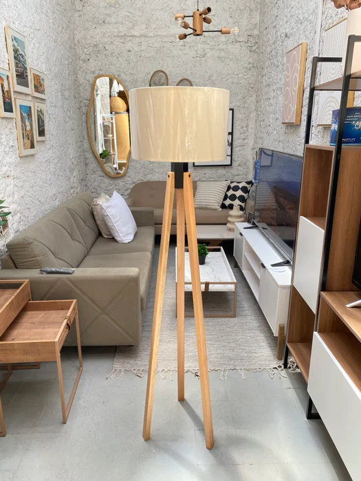 Lámpara de Pie Madera Triple Economy 38 cm en Madera natural - Lámparas de pie, Uruguay | Berna home, vista 2
