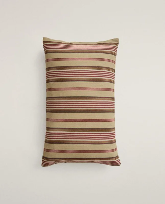 FUNDA COJÍN ALGODÓN RAYAS TEXTURA | KATHARINE POLE en Beige - Textiles, Uruguay | Zara Home, vista 4