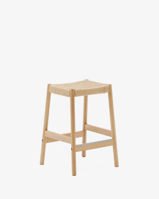 Taburete Yalia de madera maciza de roble con acabado natural y cuerda altura 65 cm FSC100% en Madera natural - Butacas, banquetas y puffs, Uruguay | Kavehome