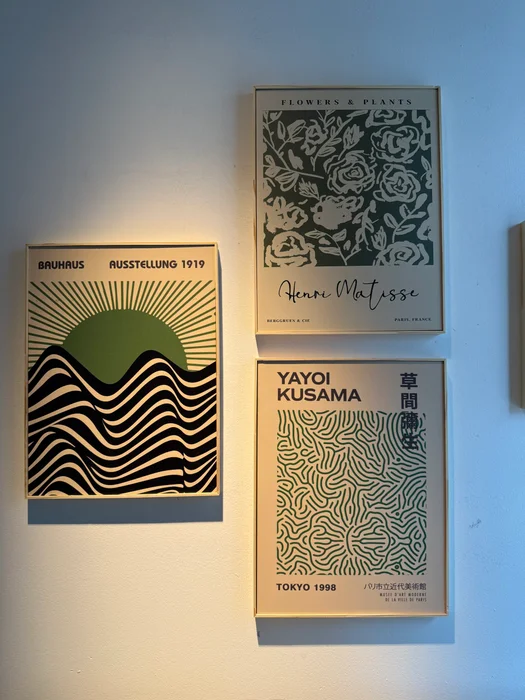 Kit 3 Cuadros - Artistas Verde - 30 × 40 en Verde / Negro – Material Marco: Pino – Moldura Caja - Decoración de pared, Uruguay | Berna home, vista 3