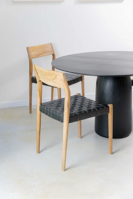 Silla en teca y cuero negro en Negro - Sillas, Uruguay | Entrecasa, vista 3