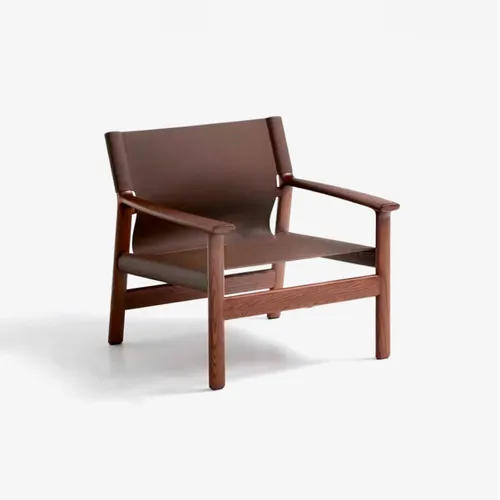 Butaca Jan de fibras de cuero reciclado - marrón oscuro y madera maciza de fresno con acabado tono nogal FSC 100% en Marrón - Butacas, banquetas y puffs, Uruguay | Kavehome