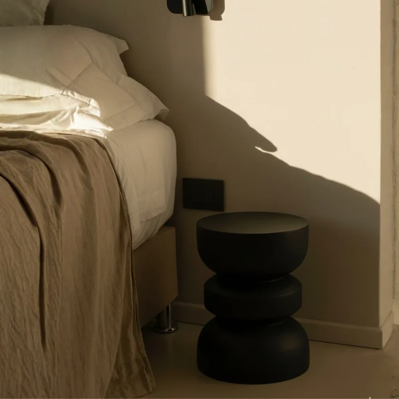 Mesa Auxiliar de Madera de Suar Alba | Casakos en Negro - Mesas de arrimo, Uruguay | Casakos, vista 3